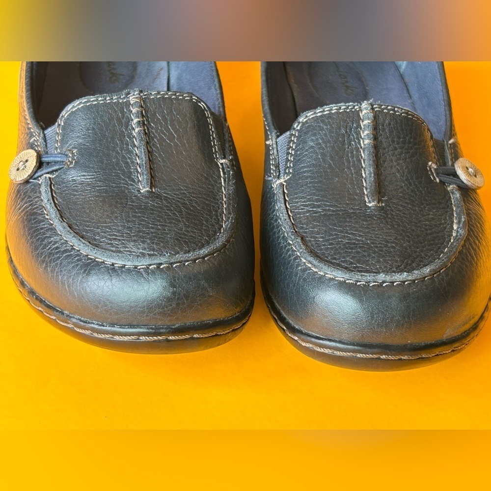 Clarks Collection Deep Blue Leather Slide On Loafers with Button Accent Size 7.5 - Picture 6 of 10
